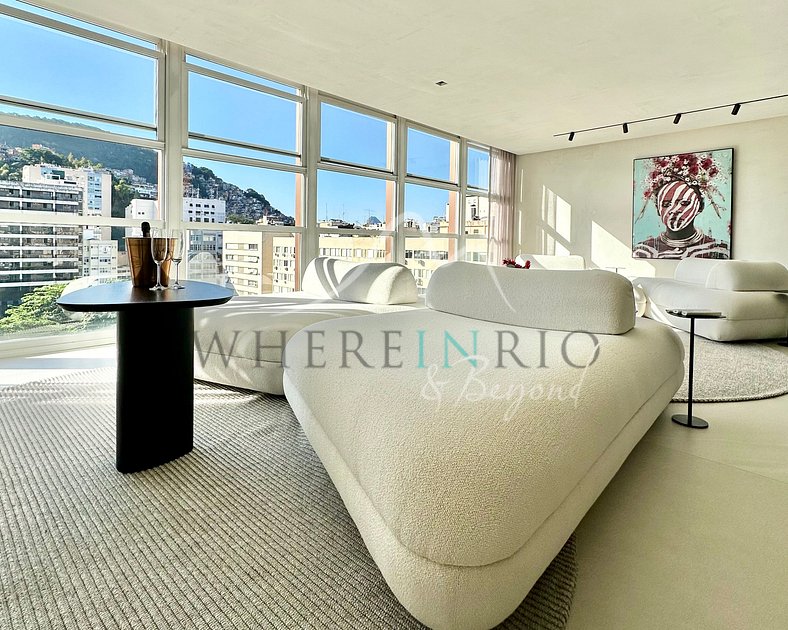 Luxury apartment with ocean view in Ipanema