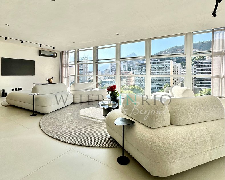 Luxury apartment with ocean view in Ipanema