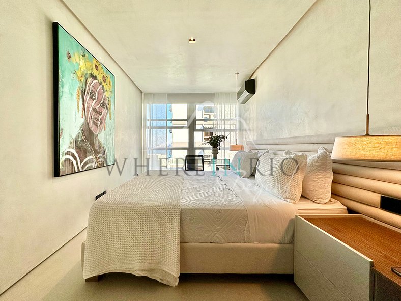 Luxury apartment with ocean view in Ipanema