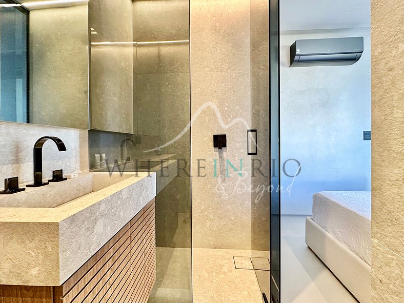 Luxury apartment with ocean view in Ipanema