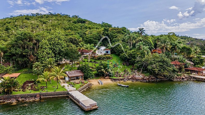 Luxury villa in Angra dos Reis for seasonal rental