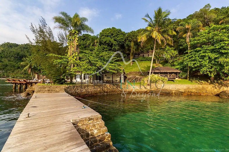 Luxury villa on the island of Gipóia in Angra dos Reis