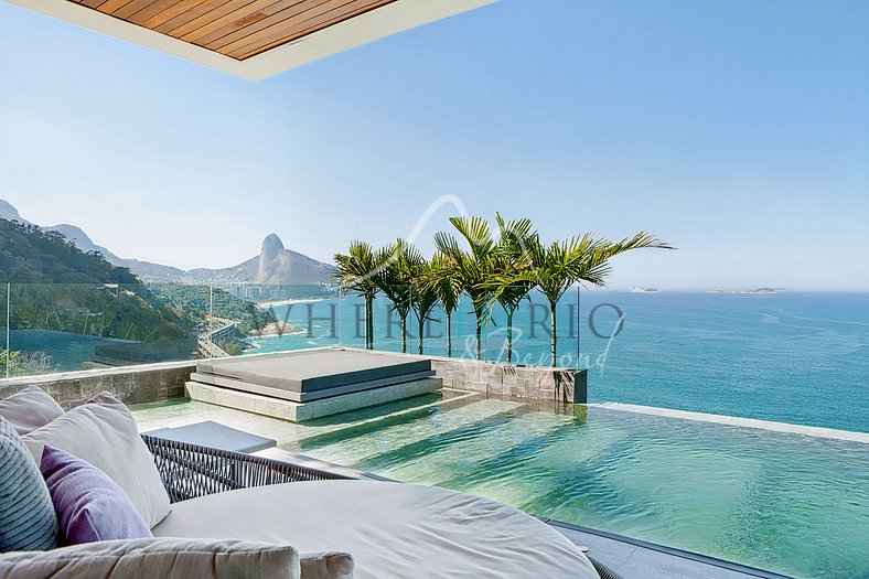 Luxury villa with infinity pool for vacation rental in Joá