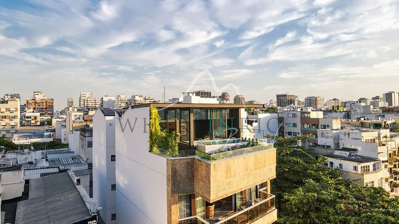 Magnifique penthouse avec piscine et vue splendide