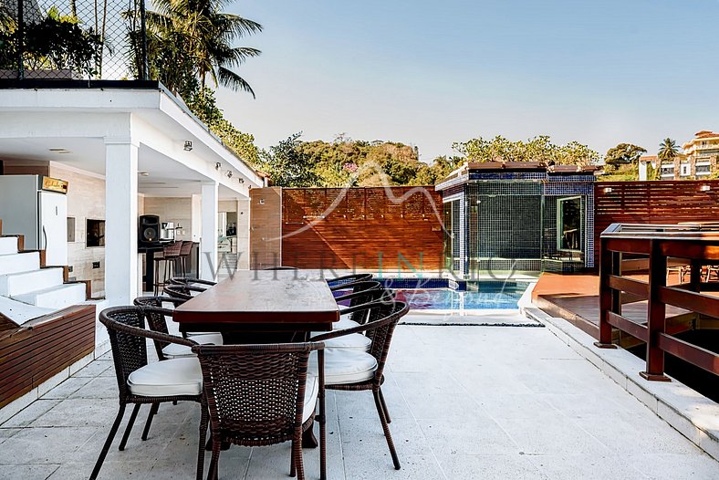 Maison de luxe avec 4 suites et piscine avec vue mer à Joá