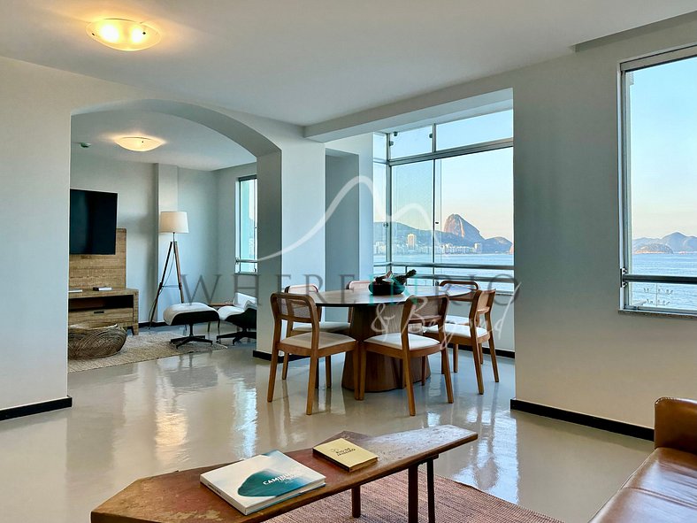 Ocean view Apartment at Posto 6 in Copacabana