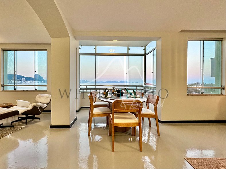 Ocean view Apartment at Posto 6 in Copacabana