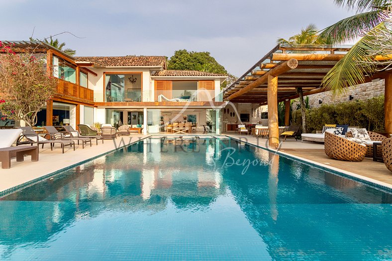 Oceanfront mansion in Búzios for vacation