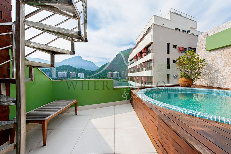 Penthouse triplex with view over Lagoa in Ipanema