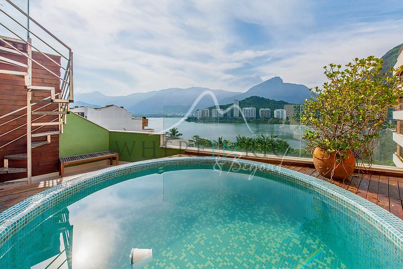 Penthouse triplex with view over Lagoa in Ipanema