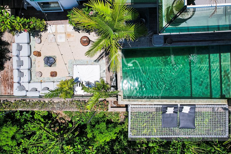 Villa de luxe avec piscine infinie pour une location de vaca