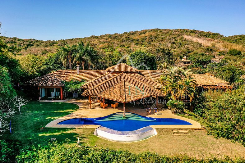 Villa de vacaciones en Búzios con piscina y vista al mar