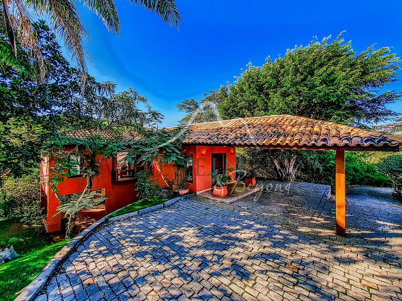 Villa de vacaciones en Búzios con piscina y vista al mar