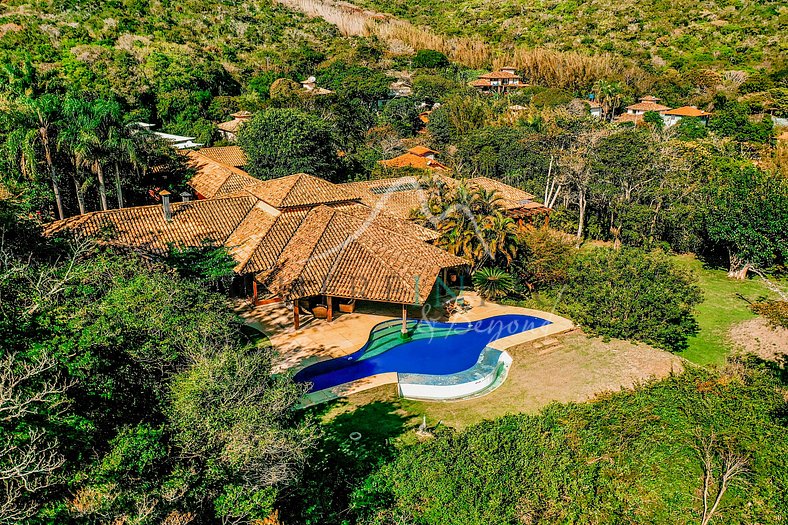 Villa de vacaciones en Búzios con piscina y vista al mar