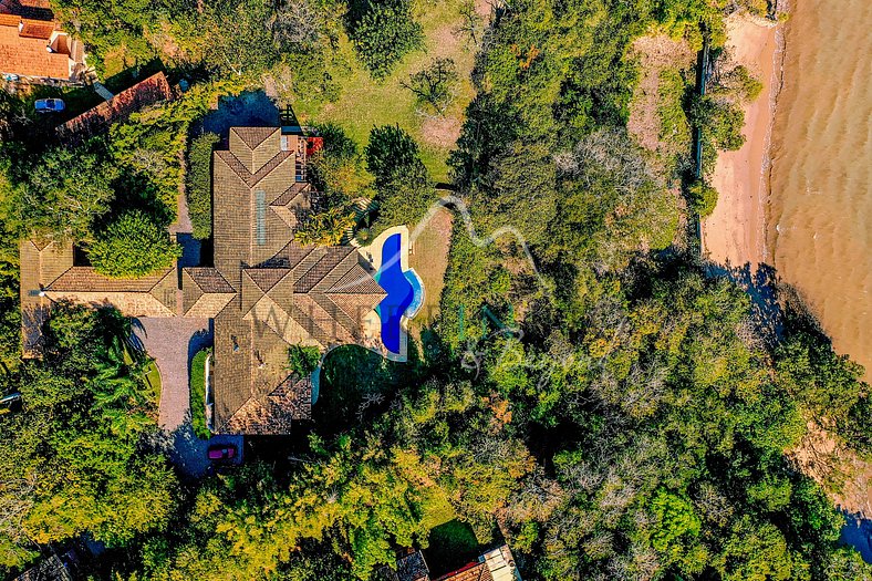 Villa de vacaciones en Búzios con piscina y vista al mar