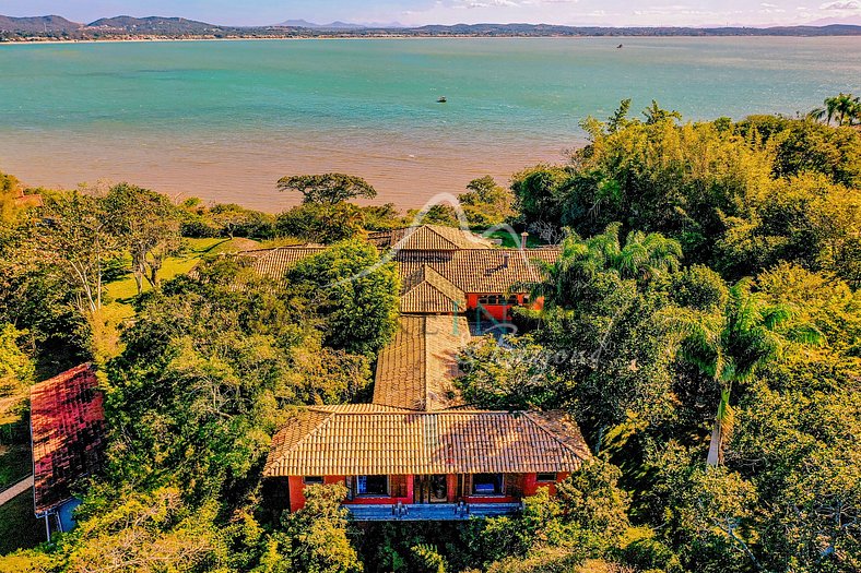 Villa de vacaciones en Búzios con piscina y vista al mar