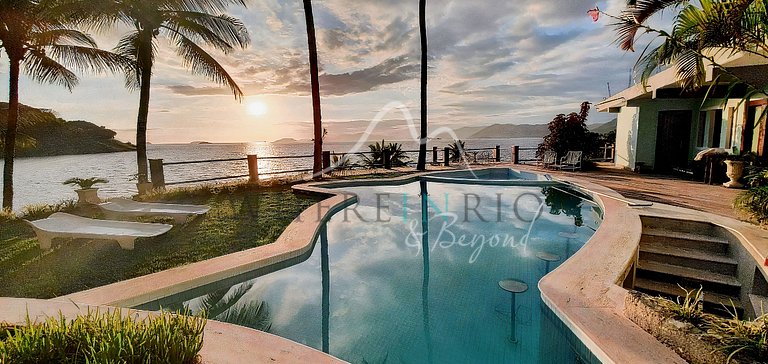 Villa excepcional con piscina y playa privada en Angra dos R