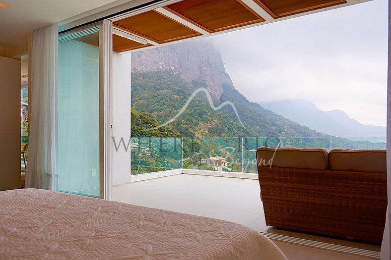 Villa with fantastic view of the Morro dois Irmãos