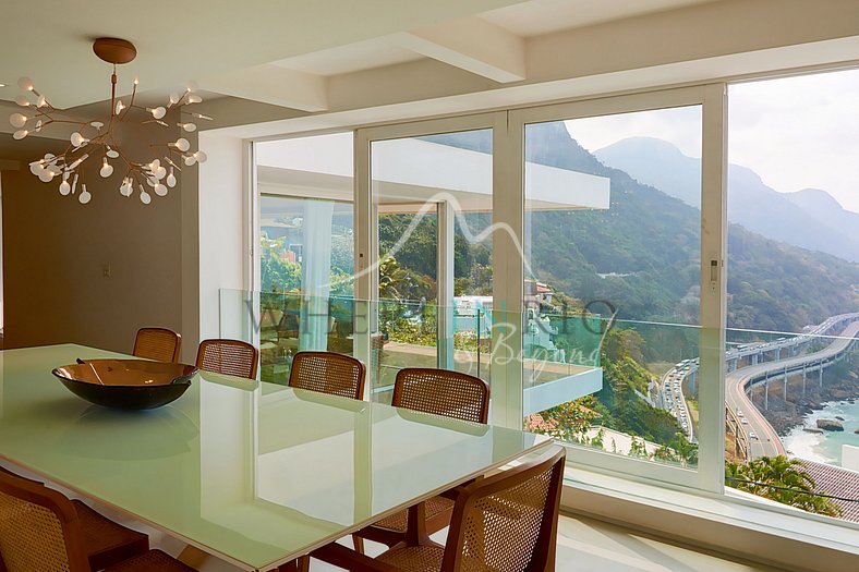 Villa with fantastic view of the Morro dois Irmãos