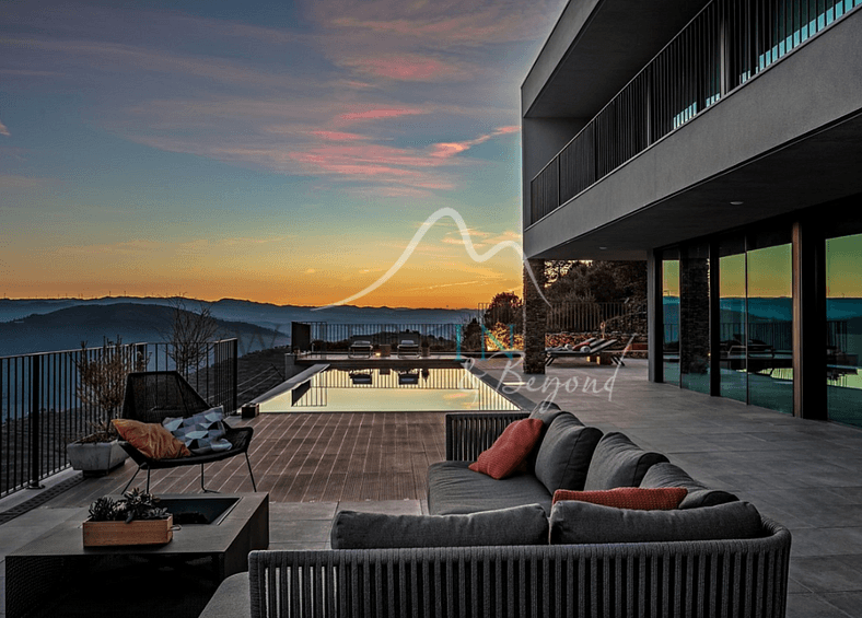 Villa with Stunning Views of the Douro Valley