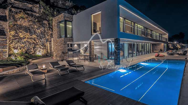 Villa with Stunning Views of the Douro Valley