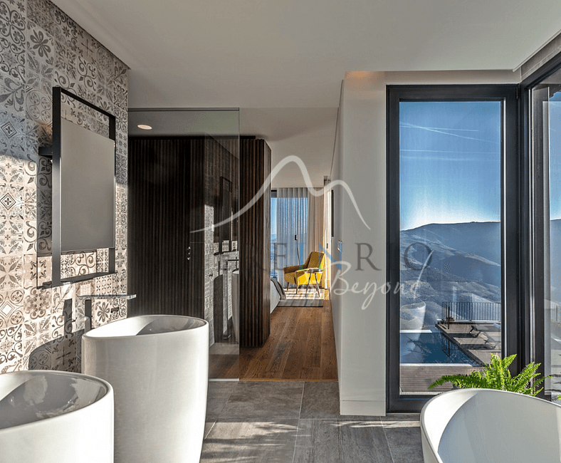 Villa with Stunning Views of the Douro Valley